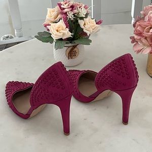 French Connection size 40.5. I’m a size us 10 they fit me perfectly.